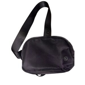 LOLE Unisex Fanny Pack Belt Bag Adjustable Crossbody Waist Bag Black